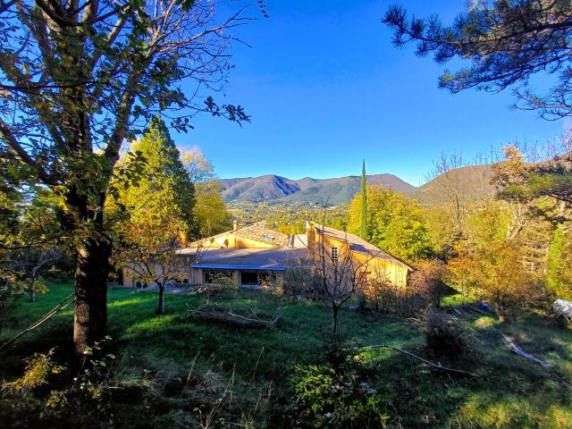 Propriété d’exception au cœur d’un domaine boisé de 12 hecta. 330m² Dieulefit