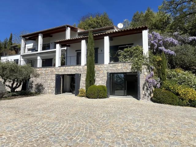 Propriété d’exception au cœur d’une oliveraie – 6700 m² Pi. 350m² Seillans