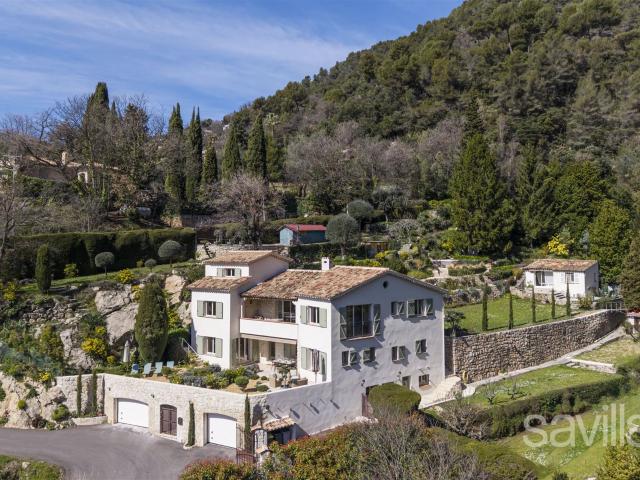 Propriété d’exception au cœur de la nature avec vue mer pano. 249m² Vence