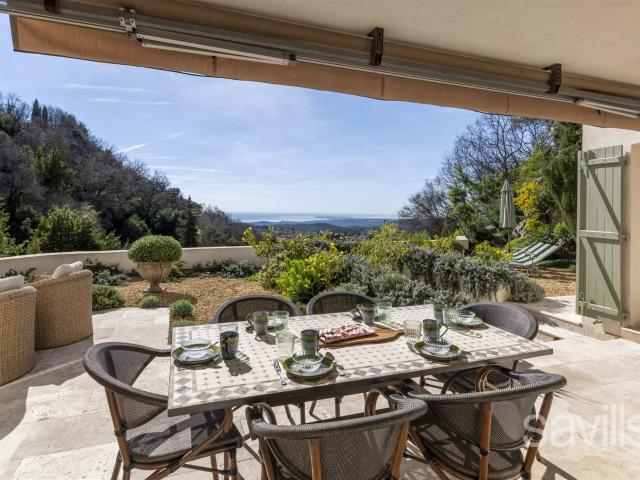 Propriété d’exception au cœur de la nature avec vue mer pano. 249m² Vence