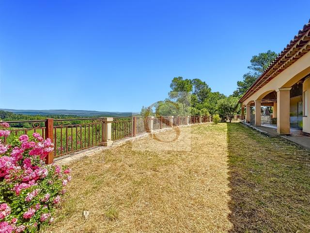 Le Thoronet Villa contemporaine 290 m² Pièce de vie 143 m², 3 suites, piscine 10x5, terrain arboré 6 646 m², DPE B