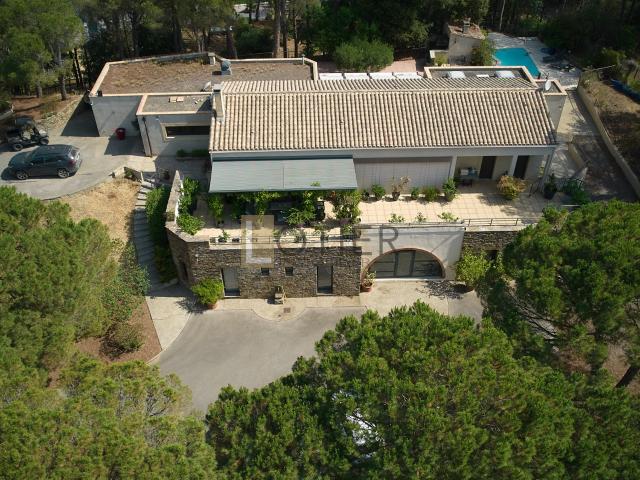 Propriété d’Exception avec Vue Panoramique et Piscine Villed. 320m² Villedubert