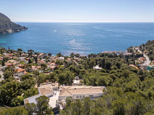 Propriété d’Exception avec Vue Panoramique sur la Méditerran. 275m² Eze