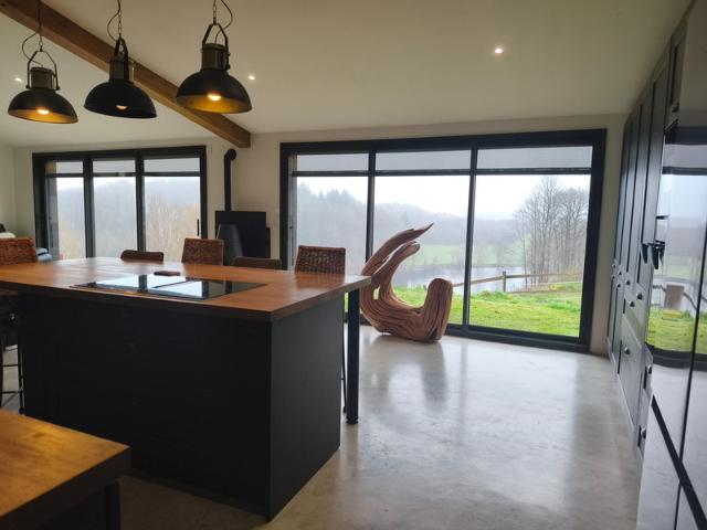 Propriété d’exception de 28ha avec étang, gîtes et installation équestre privée à CEYROUX 23 766500€ FAI