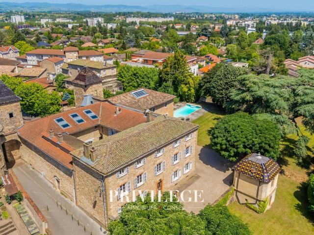 Propriété D’Exception Du Xiii Siècle Aux Portes De Lyon 1200m² Limas