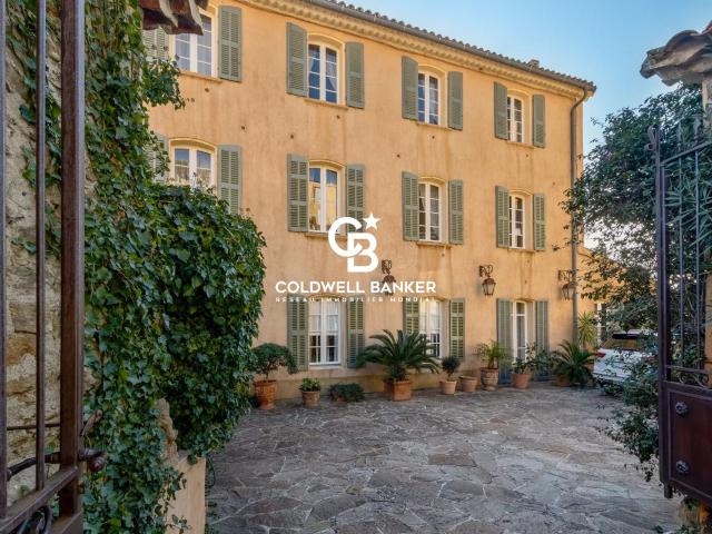 Propriété d’Exception en Exclusivité, Ancien Hôtel Réinventé au