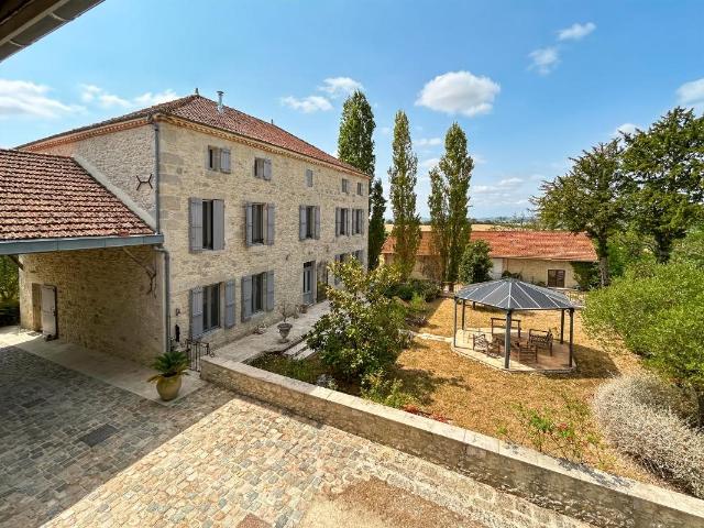 Propriété d’exception – Maison de Maître et 4 gites sur 27 h. 885m² Lectoure