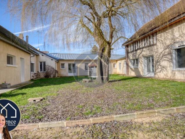 PROPRIÉTÉ D’EXCEPTION – MAISON PRINCIPALE DE 250 m² – DÉPENDANCES AMÉNAGÉES – TERRAIN 1 390 m²