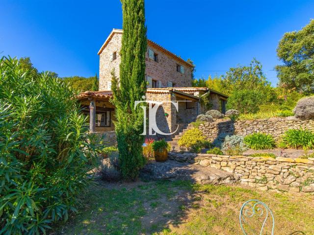 Propriete Dans Un Ecrin De Verdure Avec Piscine Sur 33620M². 152m² Saint Ambroix