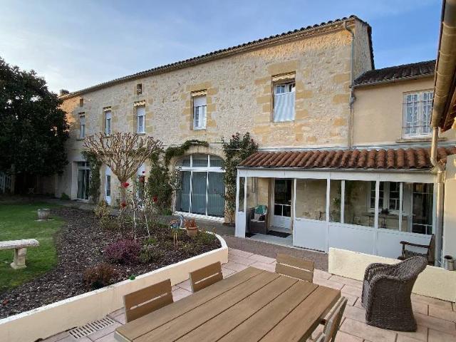 Propriete Dans un environnement privilégié le long du canal. 351m² Lalinde