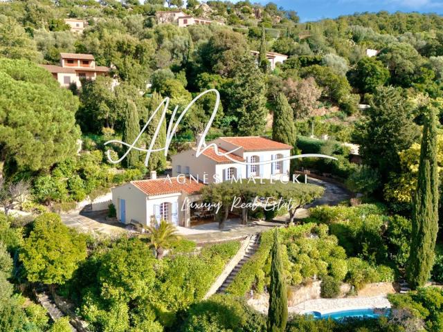 Propriete Dans Un Lieu Champetre Face A La Mer Tres Bien Ent. 176m² Cavalaire sur Mer