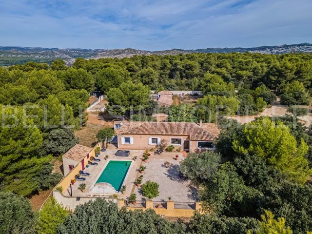 Propriété dans la belle campagne des Alpilles