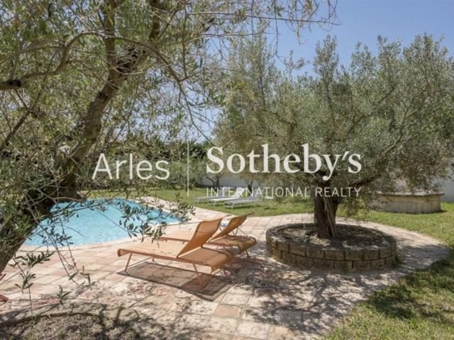 Propriété dans les Alpilles avec 4 chambres, piscine et pool house