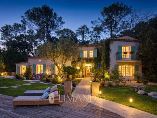 Propriété d'architecte de 260 m² avec piscine chauffée et dépendance