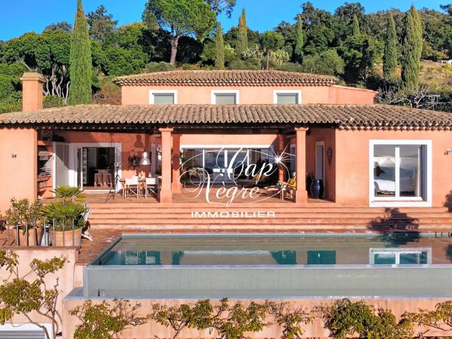 Propriété d'architecte piscine vue mer au Rayol Canadel sur Mer Golfe de Saint Tropez