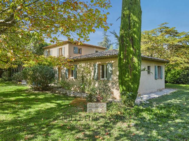 Propriété d'architecte proche du Country Club Aixois