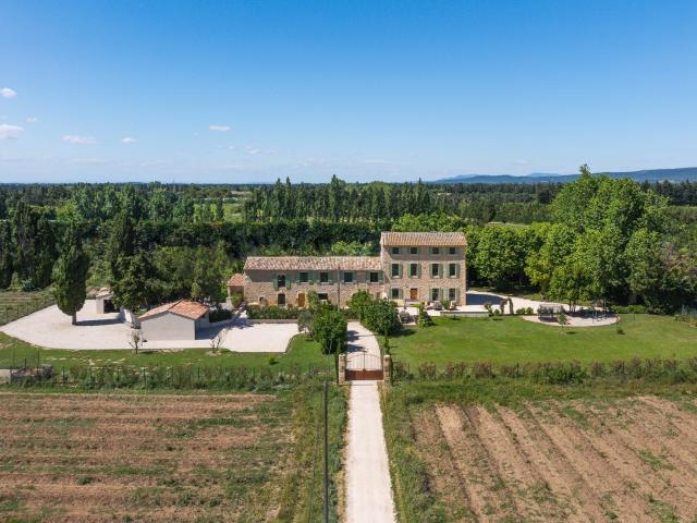 Propriete Deux Habitations Et Piscine A Vendre A Cavaillon 359m² Cavaillon
