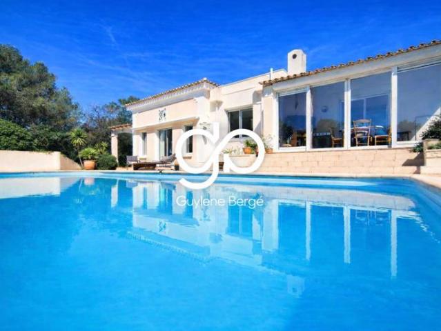 PROPRIÉTÉ D'EXCEPTION 220 M2 VUE PIC SAINT LOUP PISCINE