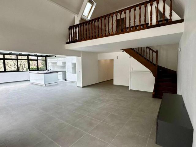 Propriété d'exception 221 m² de luminosité sur presque 3 000 m² de terrain