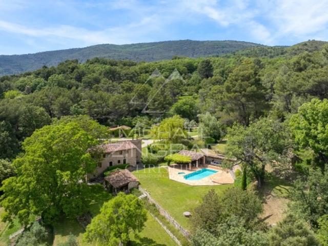 Propriété d'exception – Vue panoramique & âme authentique en pleine nature