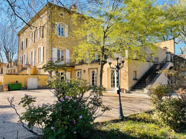 Bastide Provençale de Prestige avec Vue sur le Ventoux, Sources