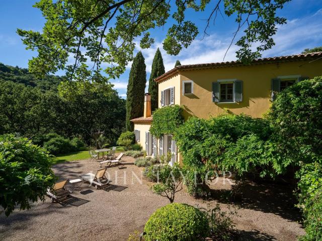 Propriété d'Exception à Gassin – Vue Mer et Calme Absolu 300m² Gassin