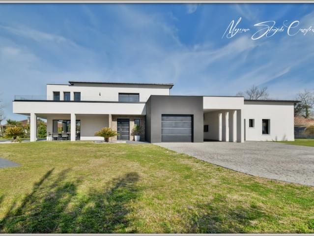 Propriété d'exception à vendre 8 pièces SOUSTONS 40 Villa de 290 m2 Annexe indépendante proche du lac