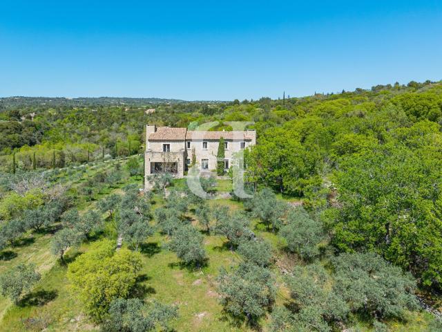 Propriété d'exception à vendre à Gordes Maison en pierre h 504m² Gordes