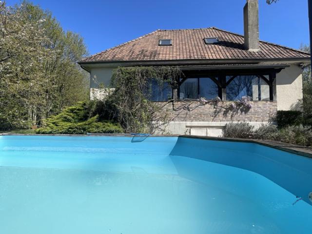 Propriété d'exception au bord de l'eau