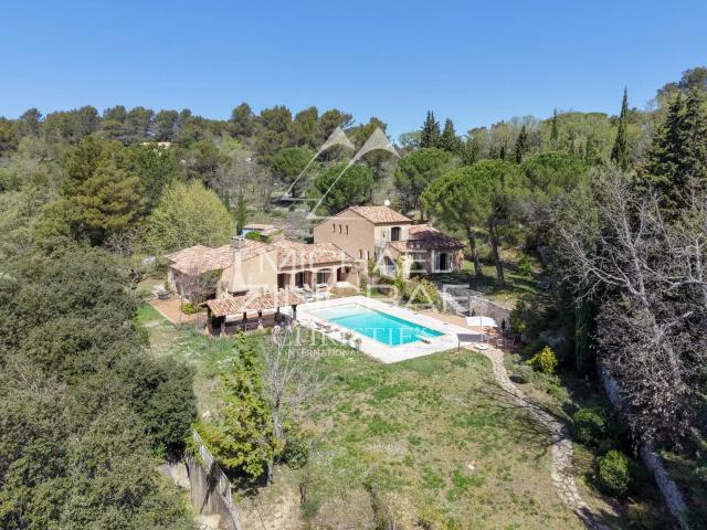 Propriété d'exception au calme 348m² Rians