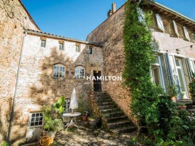 PROPRIETE D'EXCEPTION AUX CABANNES, A DEUX PAS DE