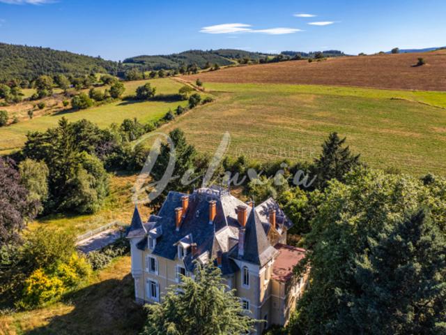 Propriété d'exception avec piscine à vendre à Saint Julien M