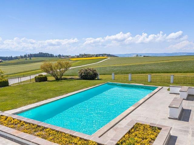 Propriété dexception avec piscine au cur de la campagne | dreamo. Ch
