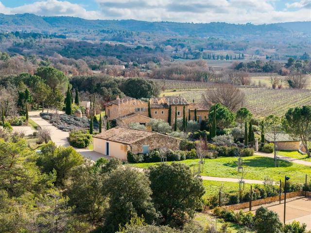 À vendre – Domaine d’exception avec vue panoramique, piscine. 532m² Bonnieux