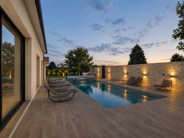 Propriété d'exception avec piscine et vaste parcelle arborée à Izon