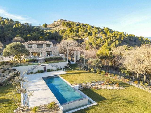 Propriété d'exception avec vue à vendre à Aix en Provence 470m² Le Puy Sainte Réparade