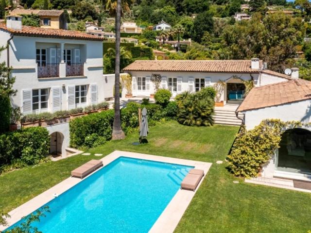 PROPRIÉTÉ D'EXCEPTION AVEC VUE IMPRENABLE SUR SAINT PAUL DE VENCE