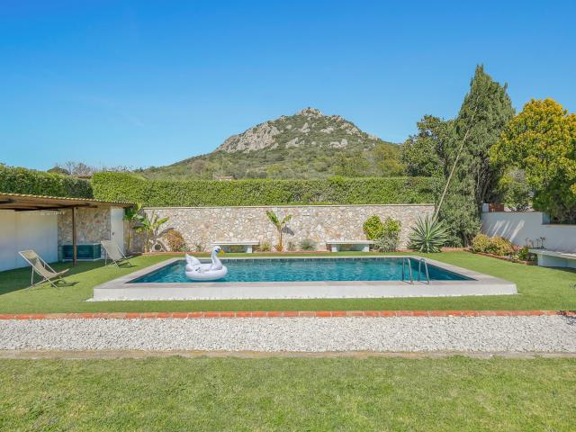Propriete D'exception Avec Villa Et Annexes 134m² Hyères