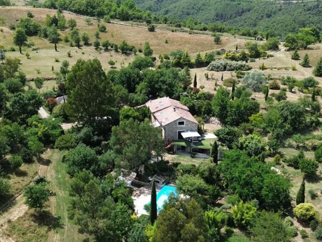 Propriété d'exception avec 16,5 hectares attenants 233m² Mauves