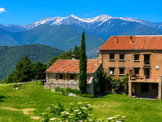 Propriété d'exception de 54 hectares avec vues panoramiques 425m² Serralongue