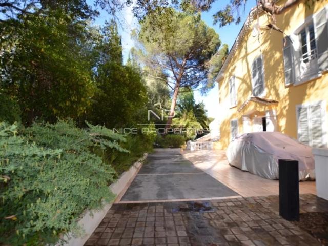 Propriété d'exception de 1O pièces avec piscine et vue mer à Nice