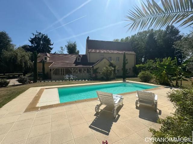 Propriété d'exception de 286 m2 + 140m2 dependance, sur un parc de + de 1 ha à BERGERAC