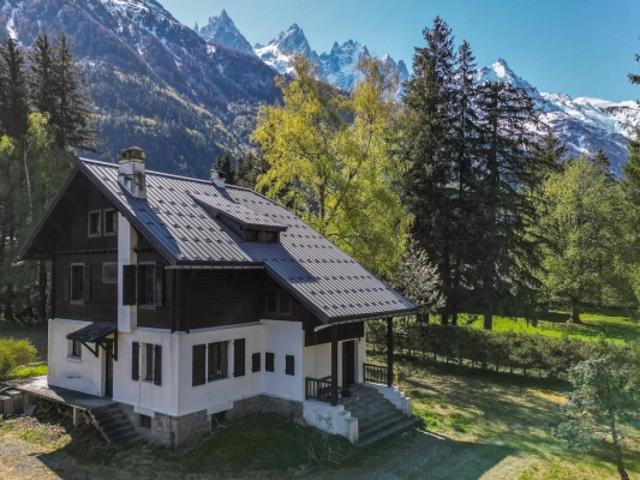 Propriété d'exception des Années Folles face au Mont Blanc – Chamonix Les Praz