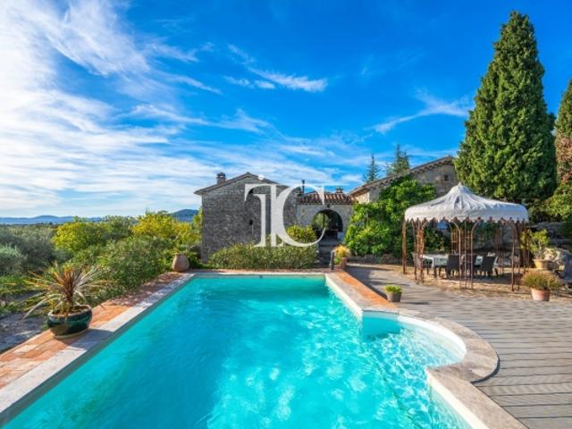 PROPRIÉTÉ D'EXCEPTION DU XVIIIe SIÈCLE – VUE PANORAMIQUE – 2 HECTARES – AVEC GÎTE INDÉPENDANT