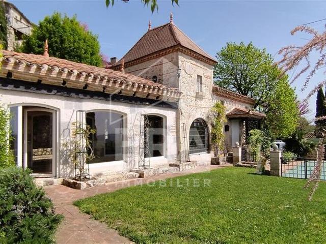 Propriete D'exception En Centre D'un Bourg Pittoresque 390m² Clermont Dessous