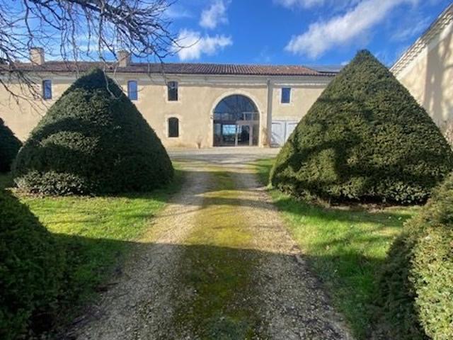Propriété d'exception en pierre 14 hectares Aux portes d. 428m² Auch
