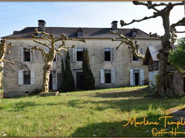 Propriété d'exception – Fort potentiel – Gîtes / Événementiel – 8 000 m² terrain – Vue Pyrénées