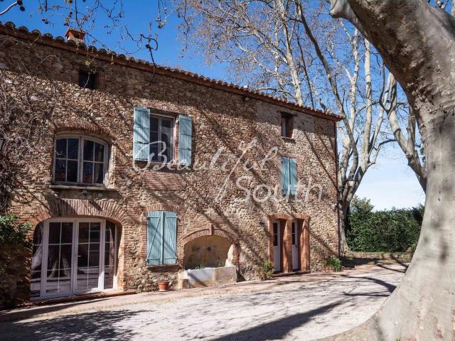 Propriété d'exception Gîtes et Mas avec parc et piscine – À. 468m² Perpignan