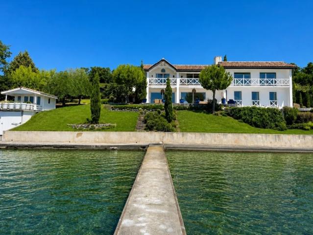 Propriété d'exception pieds dans l'eau à Perroy Élégance absolue sur le Léman