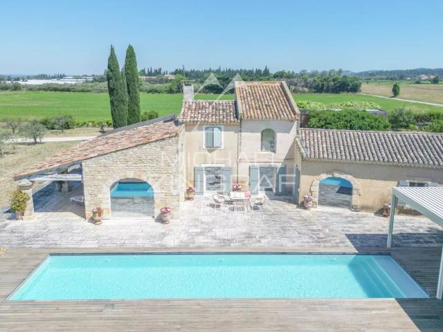 Propriété d'exception proche d'Arles 323m² Arles